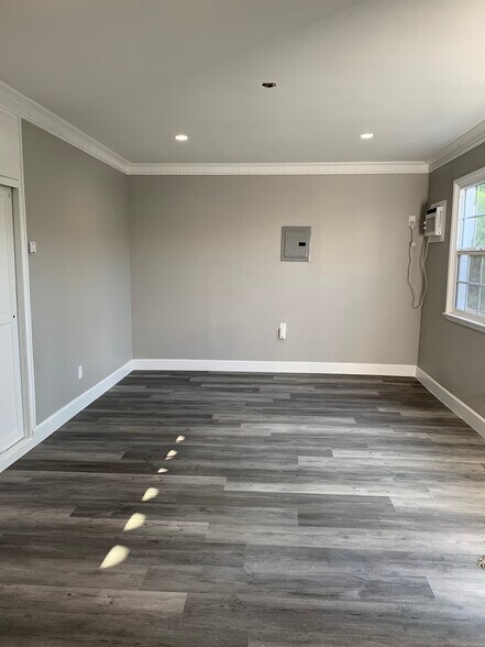 Living Room - 1483 1/2 Allison Ave