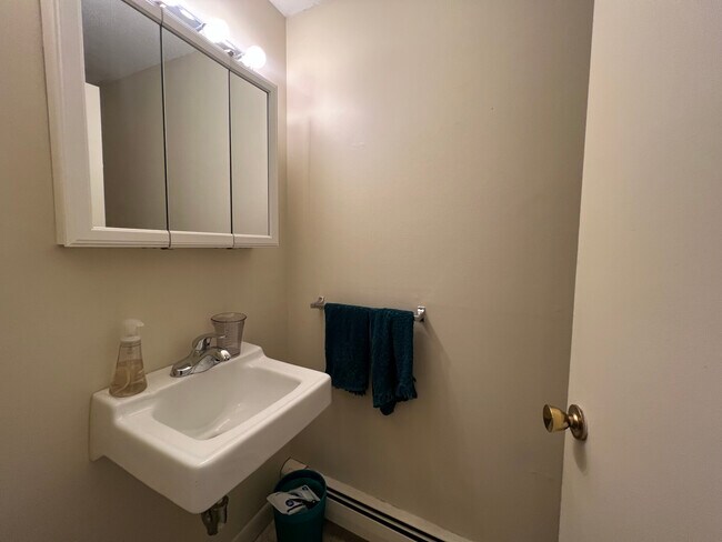 Building Photo - 24 Highland Ave
