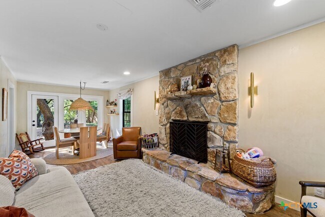 Building Photo - 202 Leveritts Loop