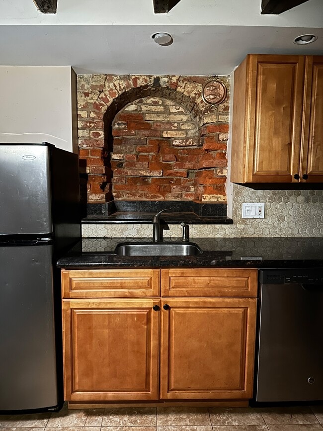 Building Photo - 623 American#F