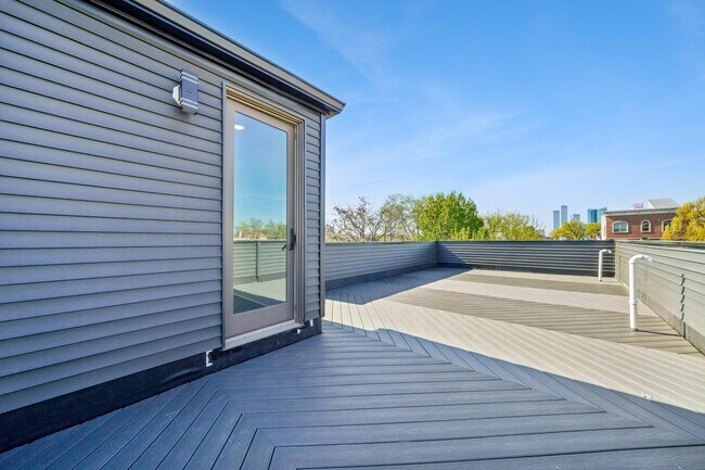 Building Photo - 169 Bowers St