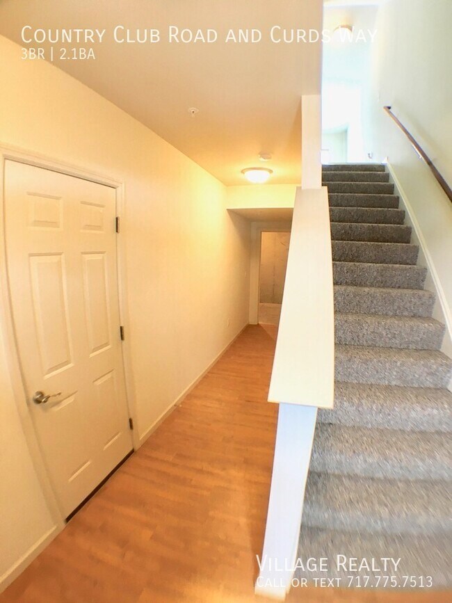 Building Photo - 705 Country Club Rd