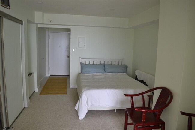 Building Photo - 236 N Derby Ave