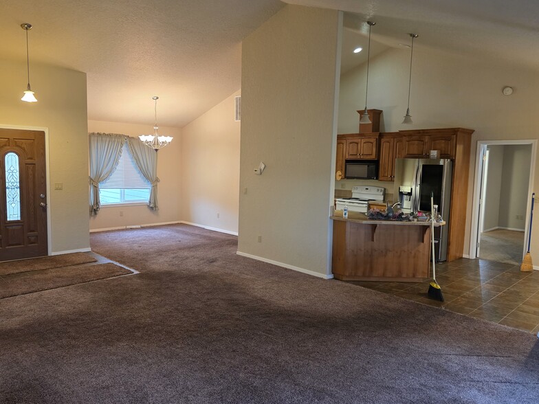 Building Photo - 208 Sunset Ln