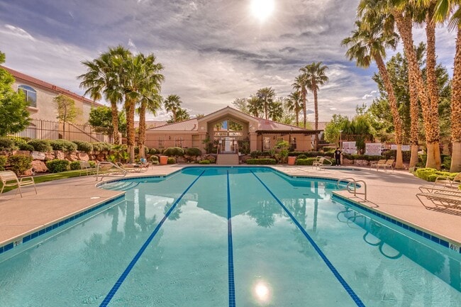 Building Photo - Mission Ridge Condos-Gorgeous 2nd Floor Un...