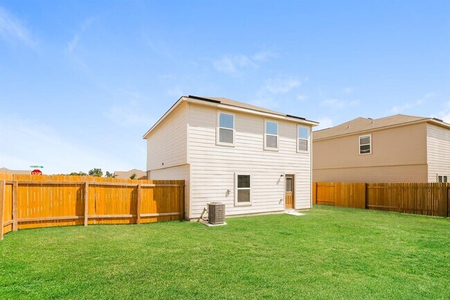 Building Photo - 200 Cres Park Dr