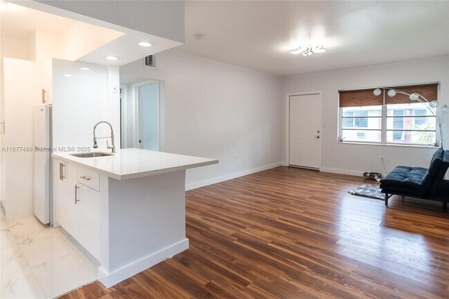 Building Photo - 1205 Marseille Dr