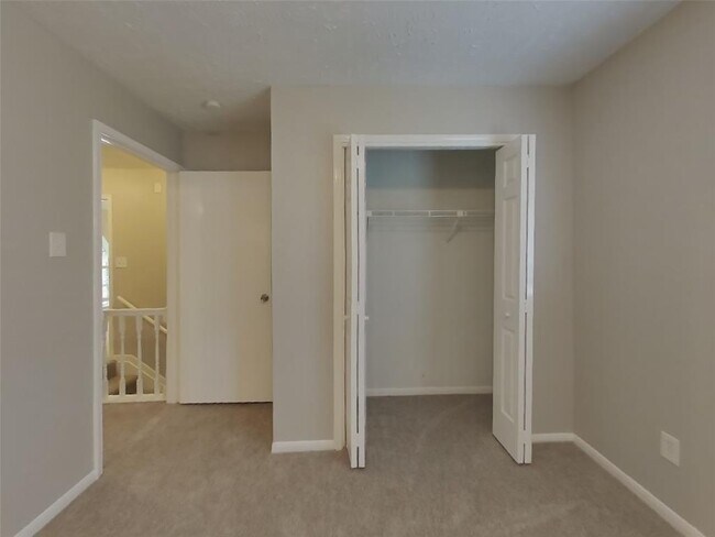 Building Photo - 14811 Cypress Ridge Dr