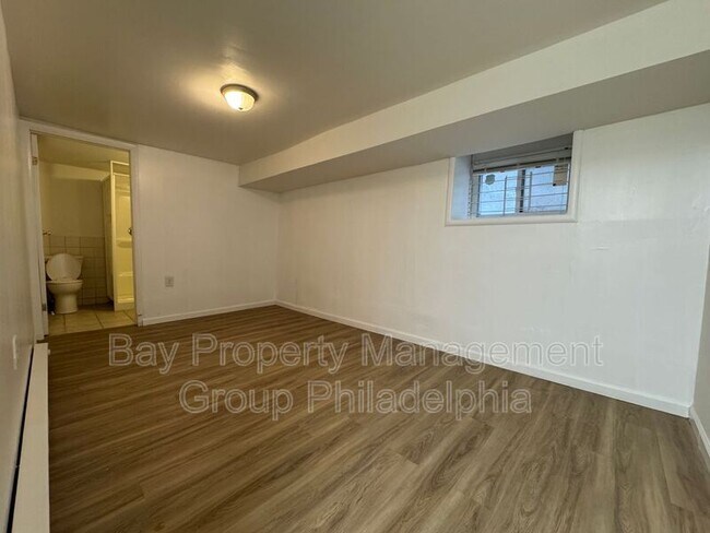 Building Photo - 4935 Walnut St
