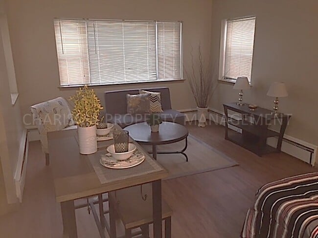 Building Photo - 700 S Summit Ave