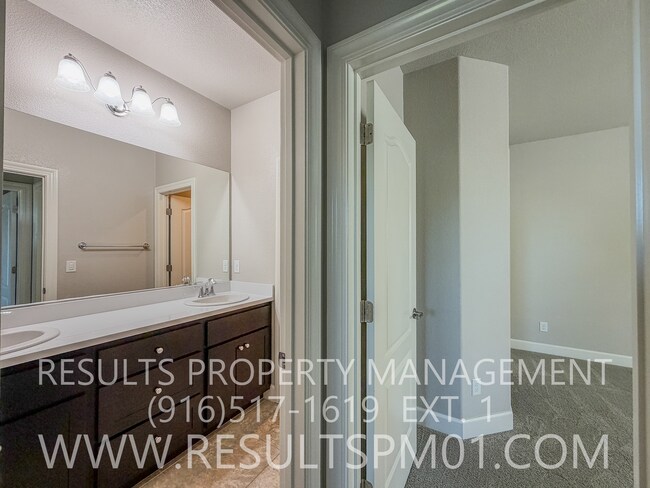 Building Photo - Beautiful Spacious El Dorado Hills Home in gated community