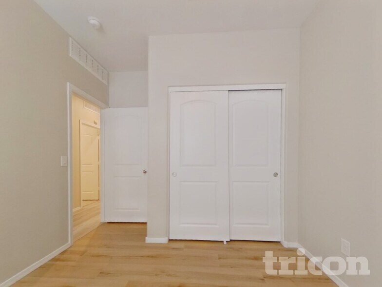 Building Photo - 31062 W Mulberry Dr
