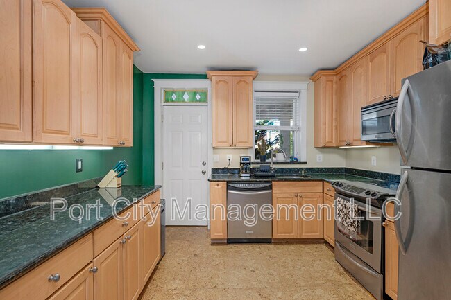 Building Photo - 1702 Patapsco St