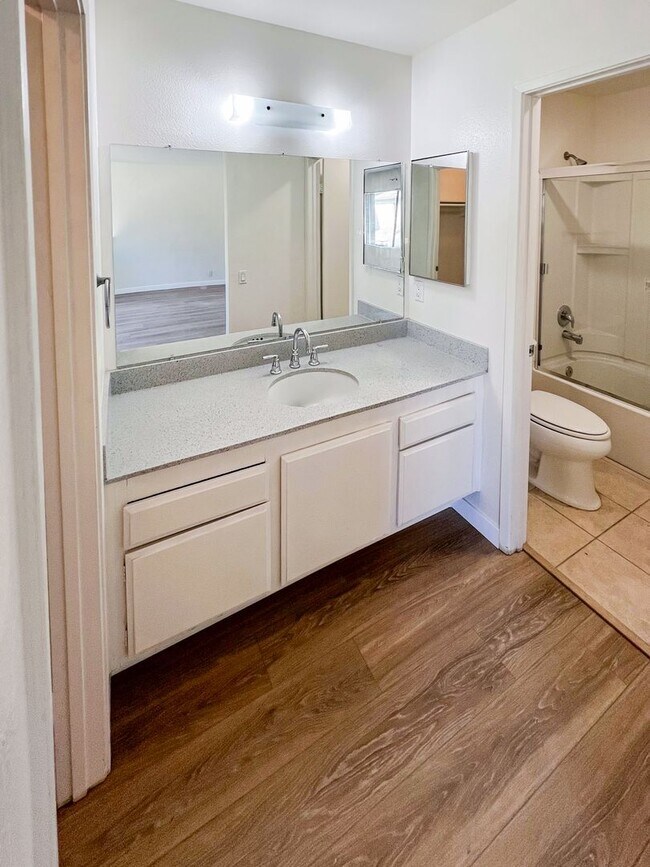 Building Photo - Beautifully Updated 3 Bed, 2.5 Bath La Jolla Townhome – Bright, Spacious, & Perfectly Located!