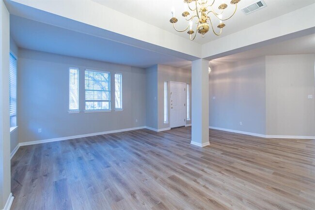 Building Photo - 8421 Cahill Dr