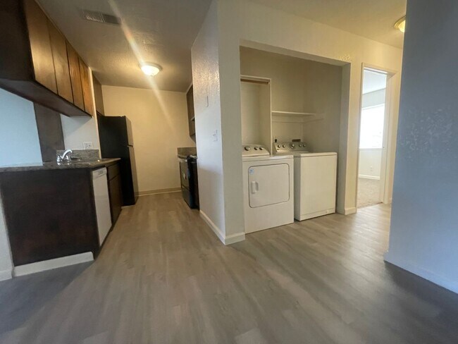 Building Photo - 363 Rio Lindo Ave