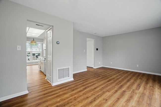 Building Photo - 909 Westwind Pl