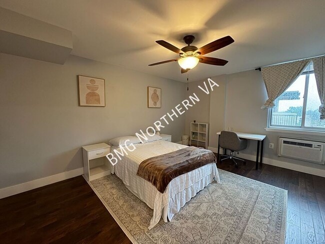 Building Photo - 3245 Rio Dr