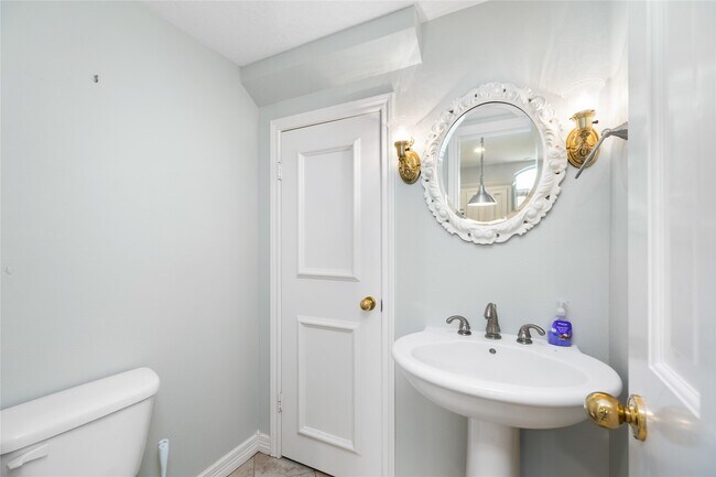 Building Photo - 106 River Oaks Dr