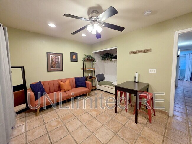 Building Photo - 3565 N Manor Rd