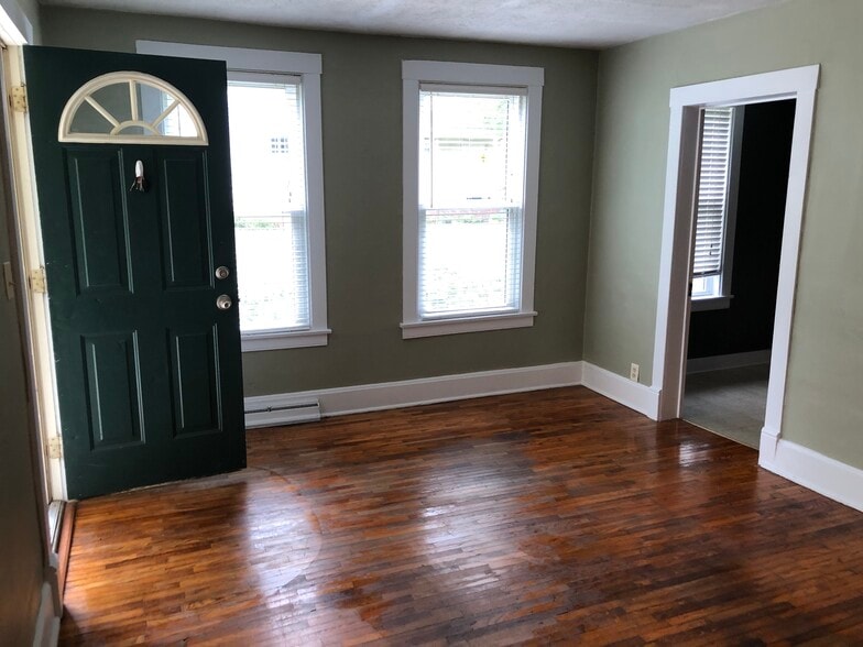 Bonus Room - 827 S 1st St