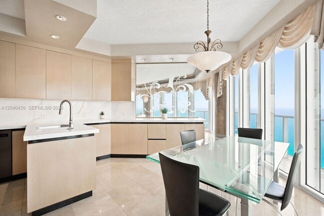 Building Photo - 16445 Collins Ave