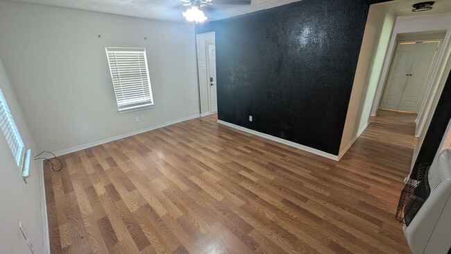 Building Photo - 1607 Bells Dr