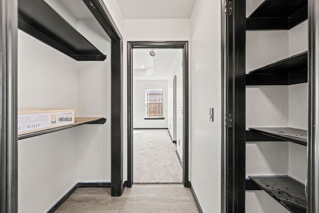 Building Photo - Charming 3-Bed Home in Rogers – Spacious Yard, Modern Comfort, Great Location