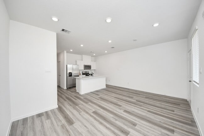 Building Photo - 6770 Bertner Ave