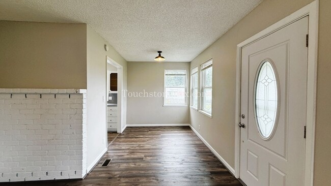 Building Photo - Lovely 3BD|1BA Home in Oregon City w/Basem...