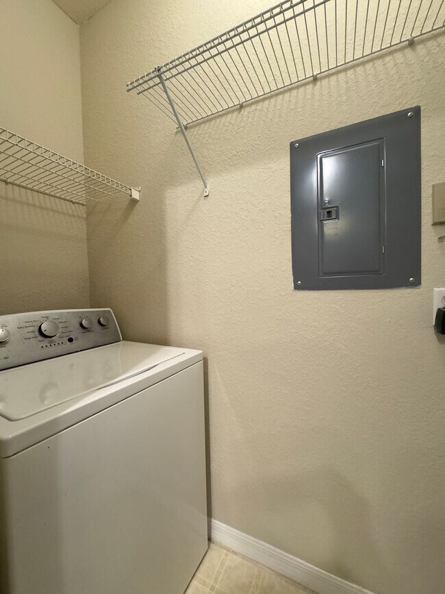Building Photo - 2BR/1BA Second Floor Condo in Visconti Mai...