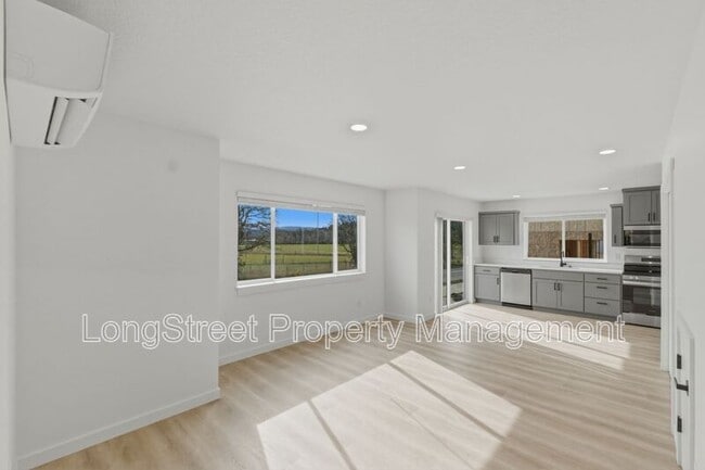 Building Photo - 810 S 19th St