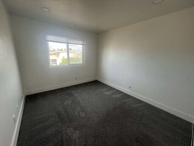 Building Photo - 3965 Logan Ave