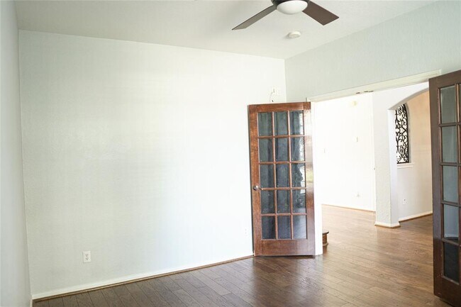 Building Photo - 10234 Five Oaks Ln