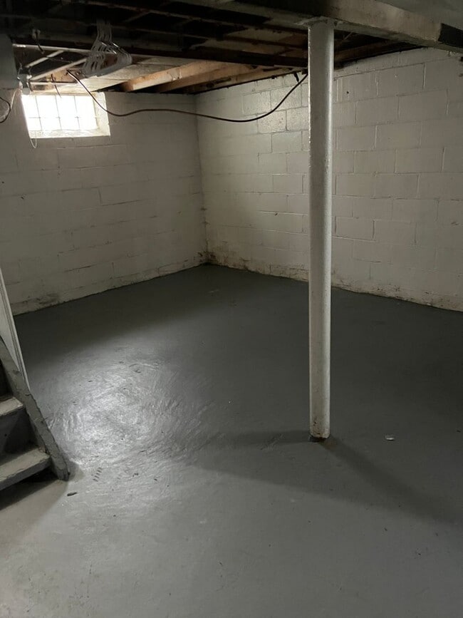 Building Photo - 3 bed/ 1 Bath