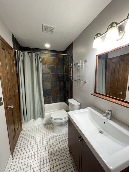 Building Photo - 5864 Red Cherry Ln