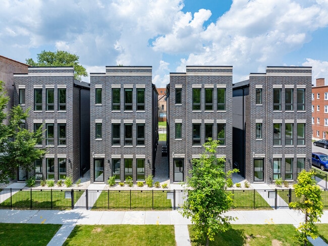 Primary Photo - 5000 S Prairie Ave