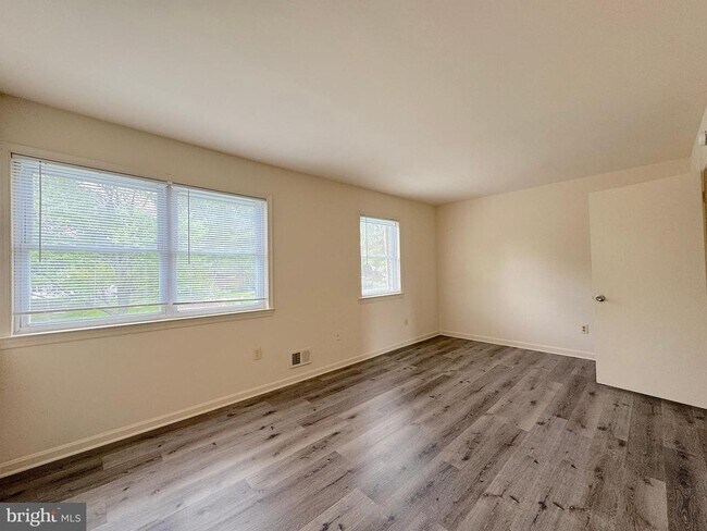 Building Photo - 4104 Sideburn Rd