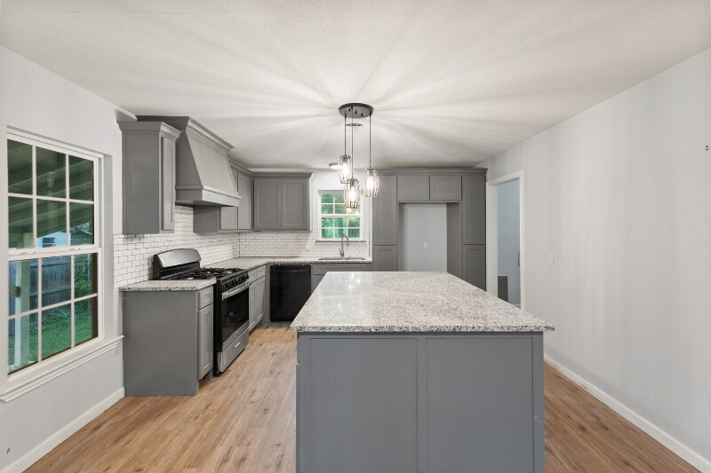Primary Photo - 735 W 9th Ave