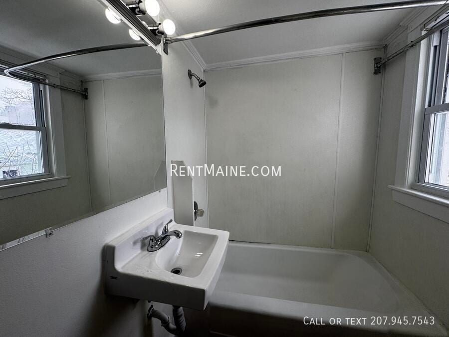 Building Photo - 276 Main St