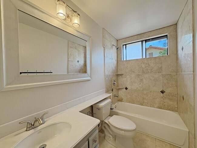 Building Photo - Spacious 4B/3BA Rancho Bernardo Home with ...