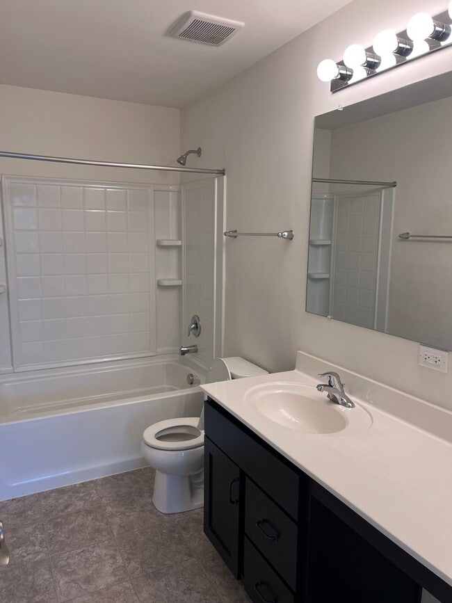 Building Photo - 654 Otter Way