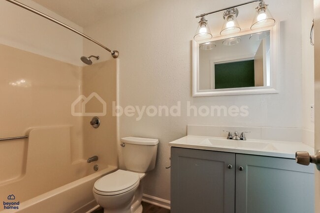 Building Photo - Stunning and Updated Maumelle Living!