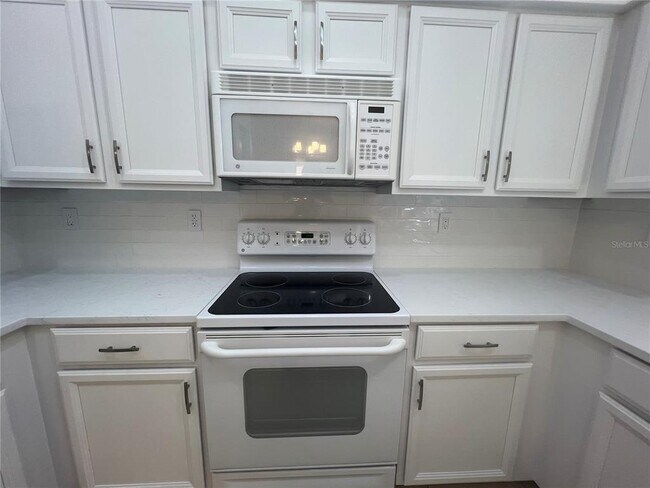 Building Photo - 22472 Tennyson Ave
