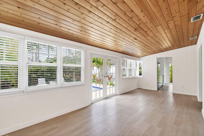 Building Photo - 236 Greymon Dr