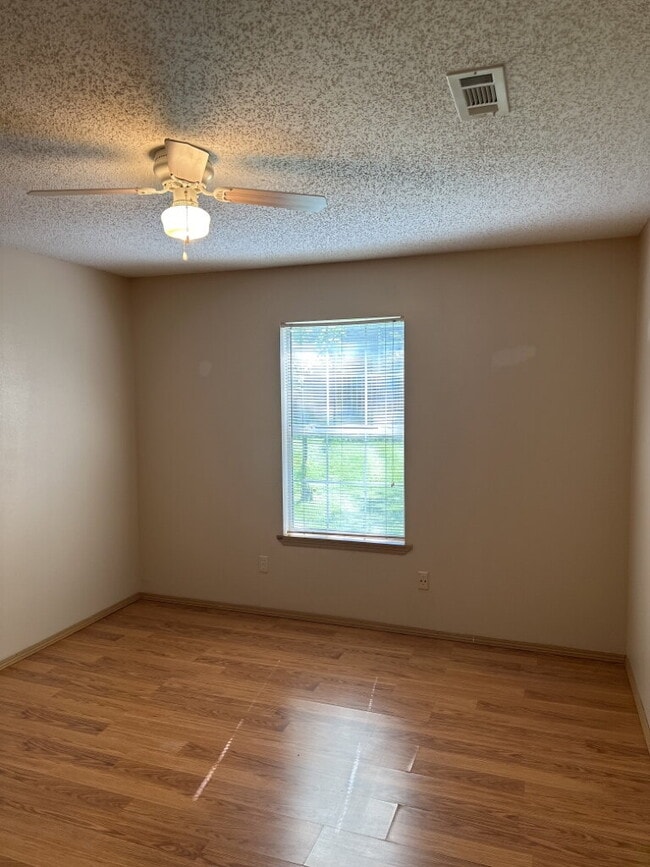 Building Photo - 1510 N Bernice Dr