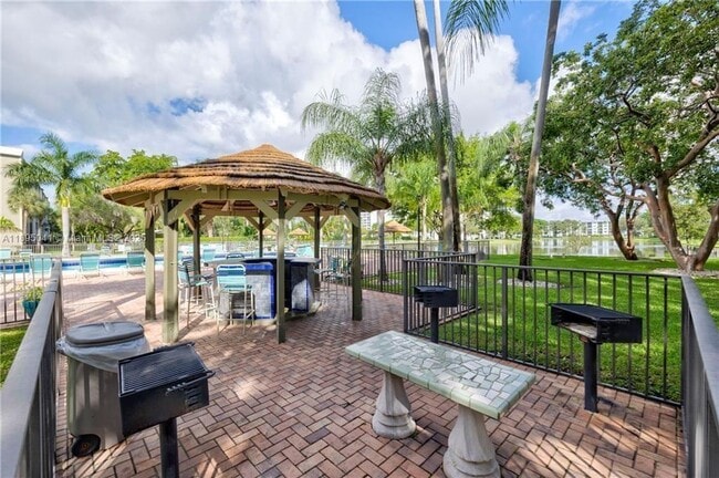 Building Photo - 2209 S Cypress Bend Dr