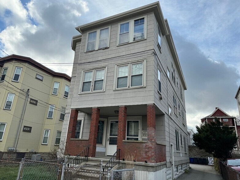 Primary Photo - 40 Sydney St