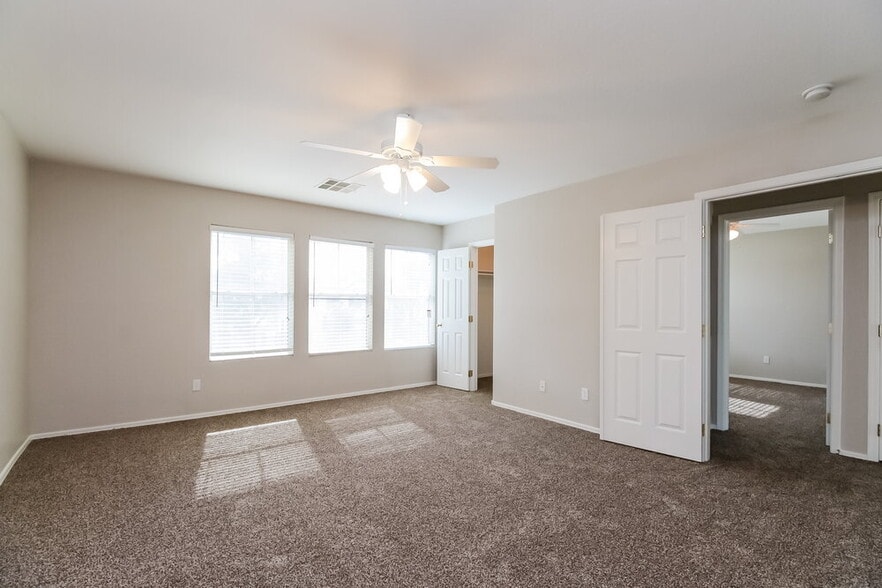 Building Photo - 14892 W Laurel Ln