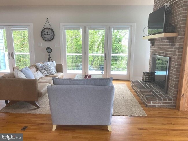 Building Photo - 3550 Bay View Dr